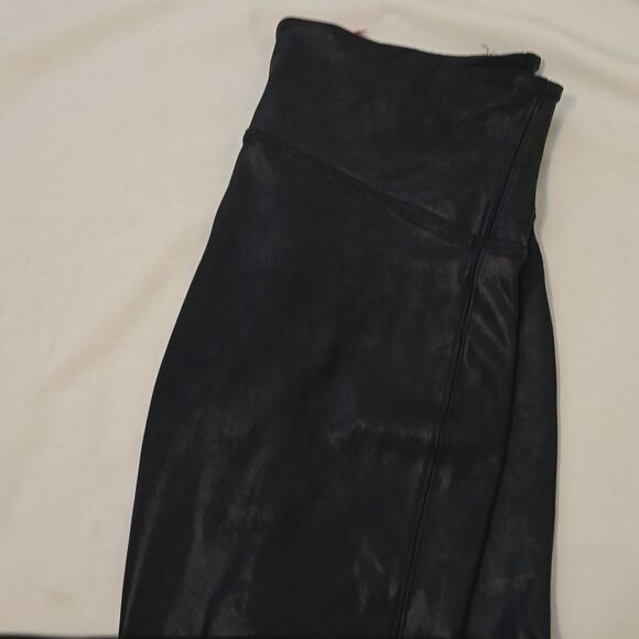 SPANX Active Tummy Shaping Cropped Leggings Size Large - Picture 7 of 7